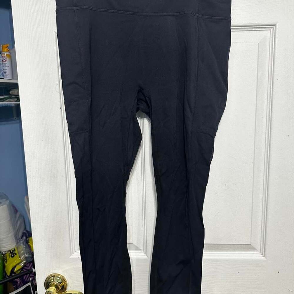 Fabletics Women's Black and Grey Leggings